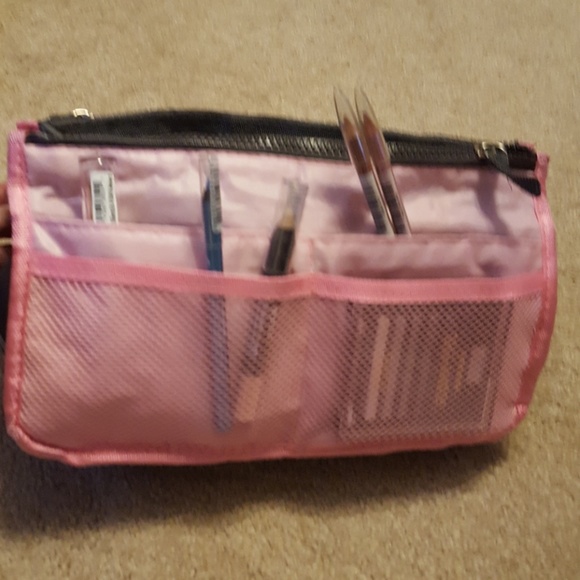 💥MUST BUNDLE💥!  New Pink Travel purse Organizer with zip pockets - Picture 2 of 7